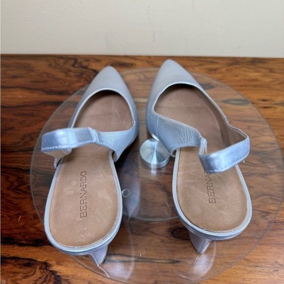 BERNARDO Slingback Pump in silver leather - Picture 12 of 16